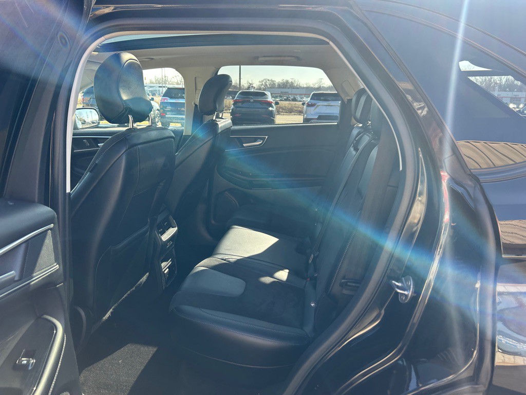 2018 Ford Edge Image 12