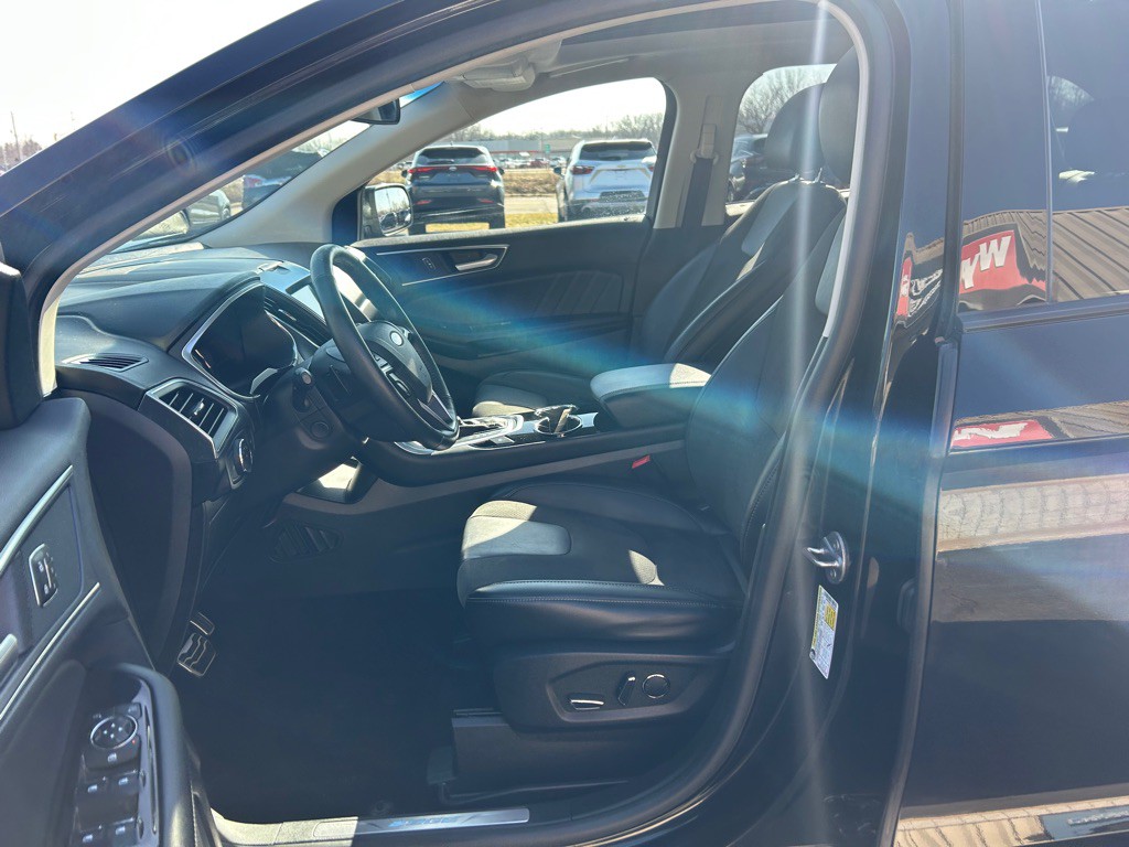 2018 Ford Edge Image 16