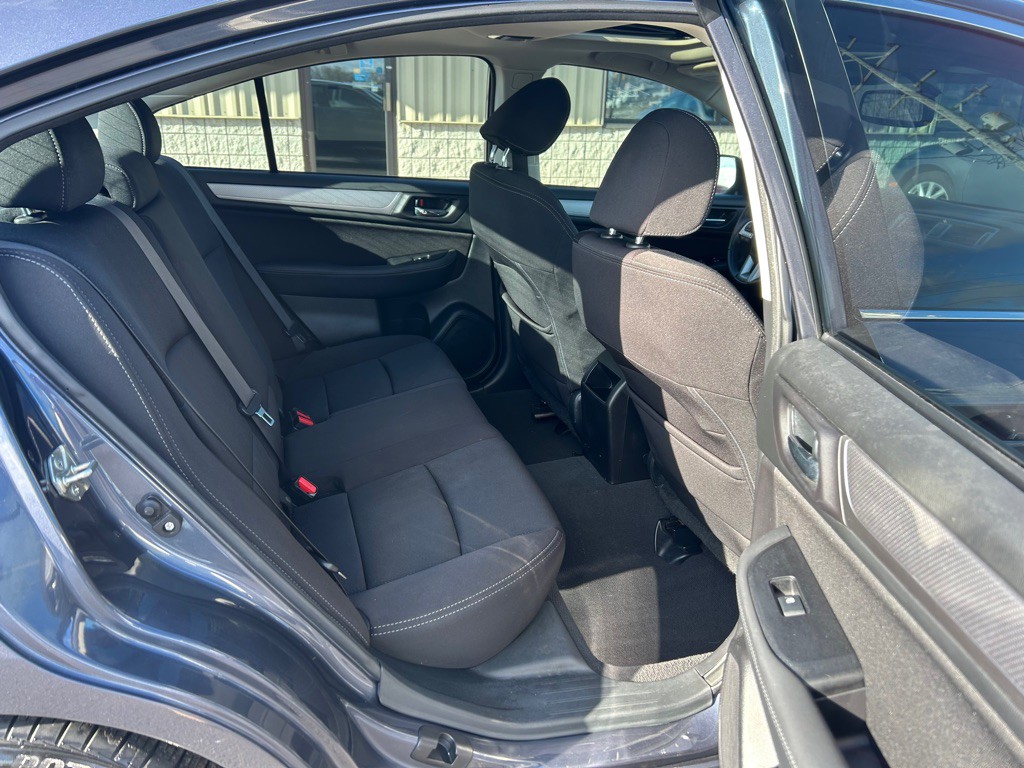 2016 Subaru Legacy Image 8