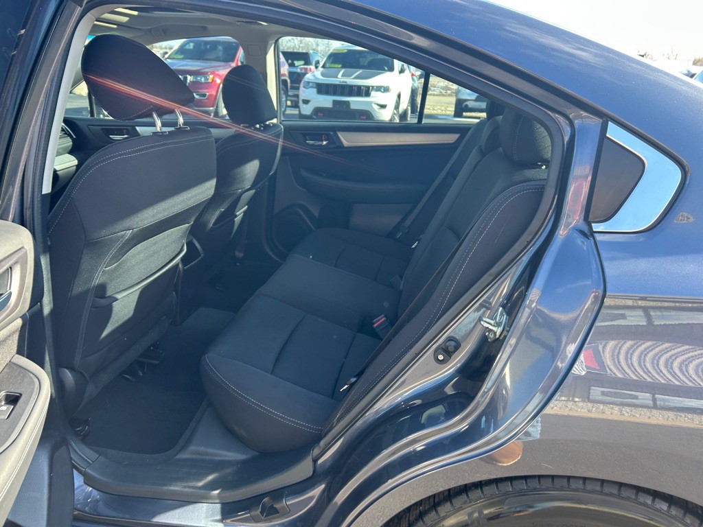 2016 Subaru Legacy Image 10