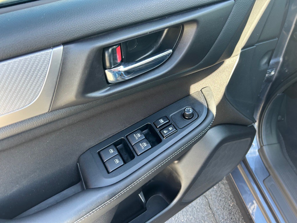 2016 Subaru Legacy Image 16