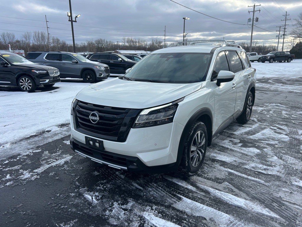 2023 Nissan Pathfinder Image 3