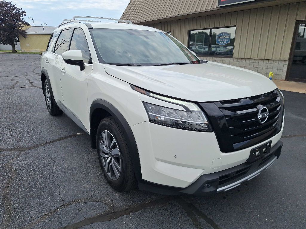 2023 Nissan Pathfinder Image 3