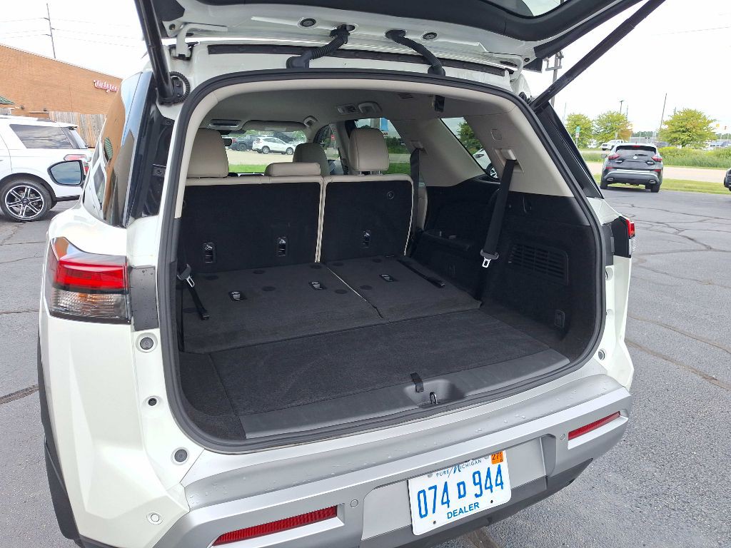 2023 Nissan Pathfinder Image 8