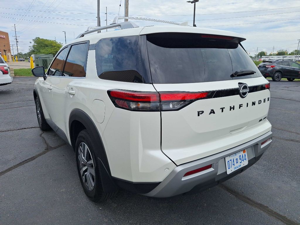 2023 Nissan Pathfinder Image 2