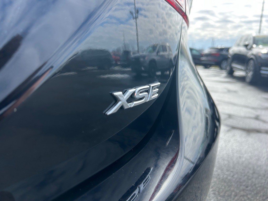 2019 Toyota Camry Image 9