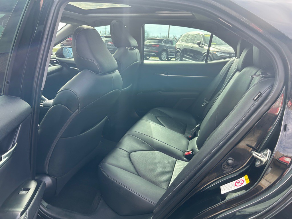 2019 Toyota Camry Image 11