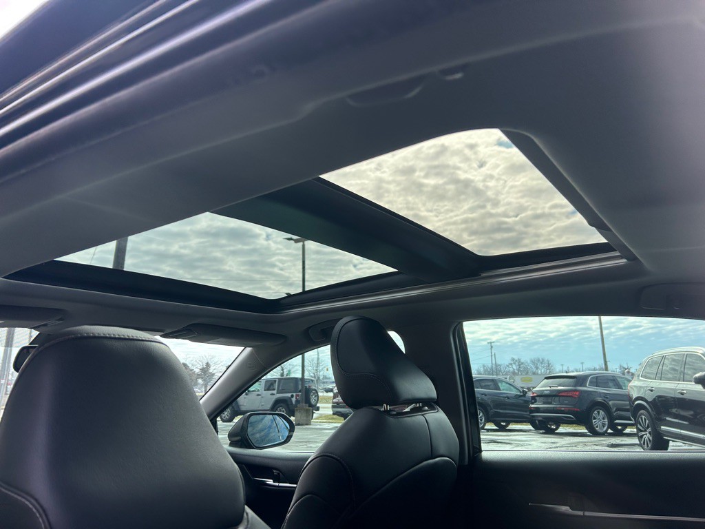 2019 Toyota Camry Image 12