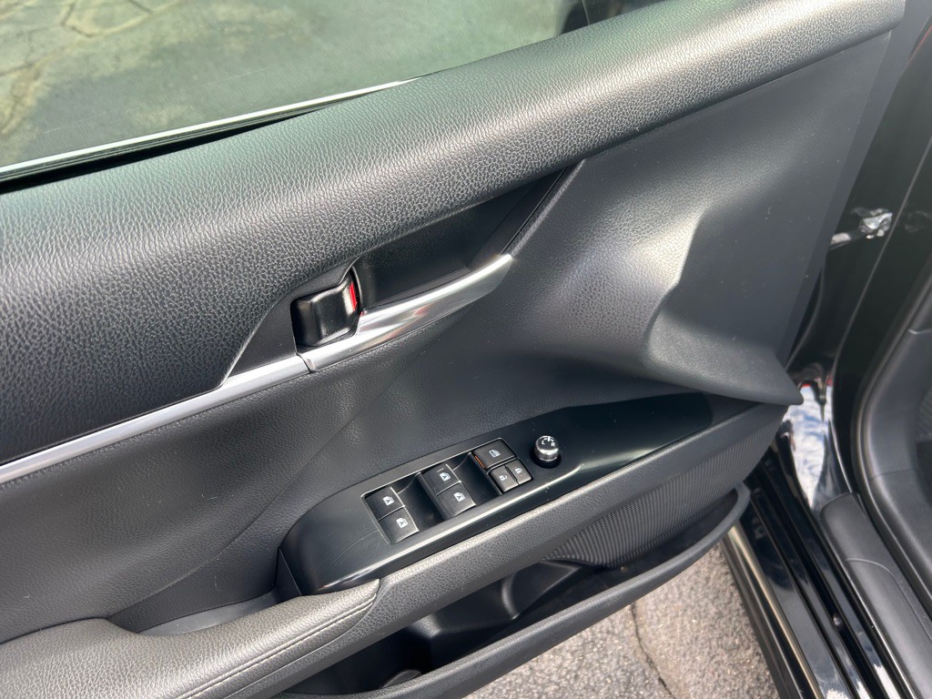 2019 Toyota Camry Image 17