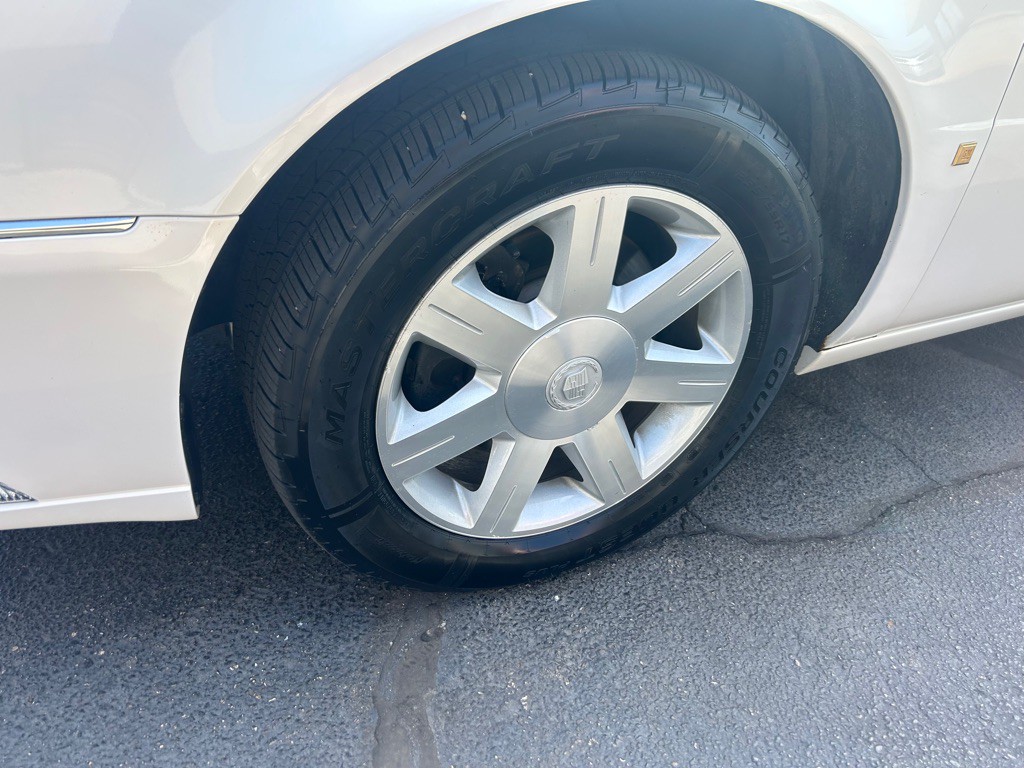 2006 Cadillac DTS Image 4