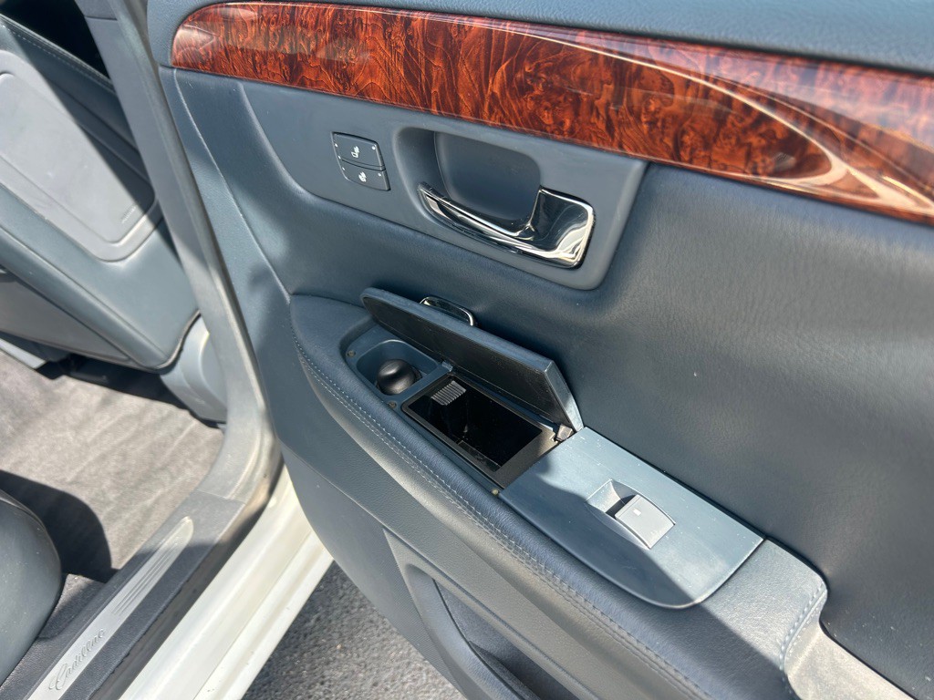 2006 Cadillac DTS Image 9