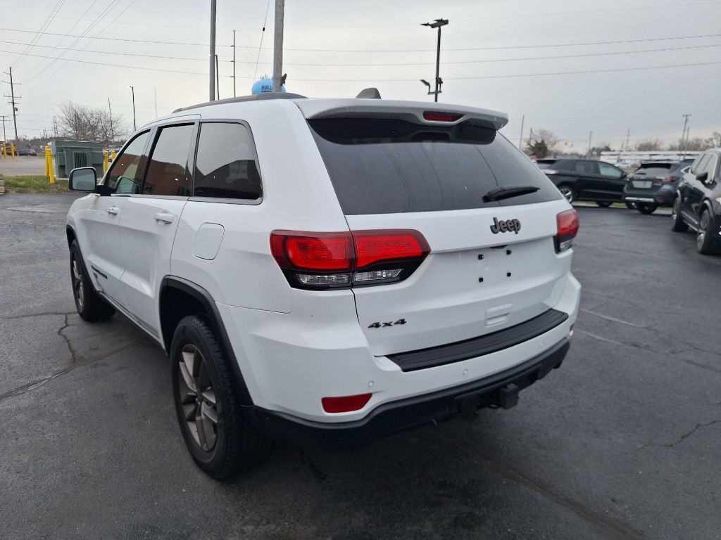 2016 Jeep Grand Cherokee Image 2