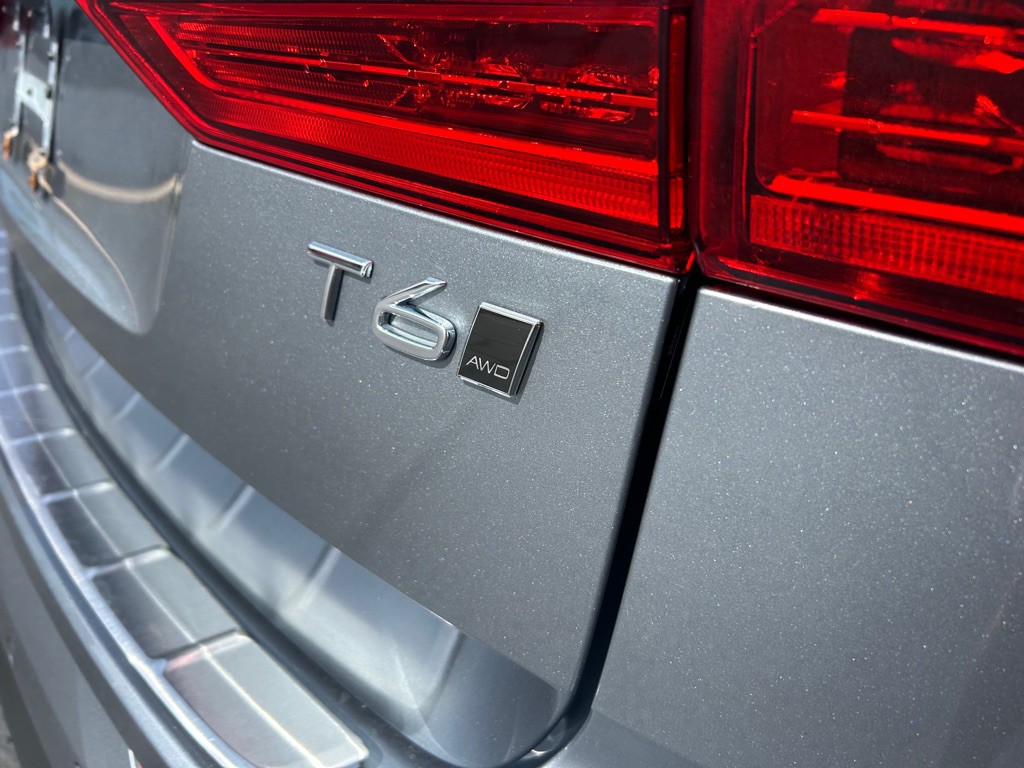 2018 Volvo XC60 Image 7