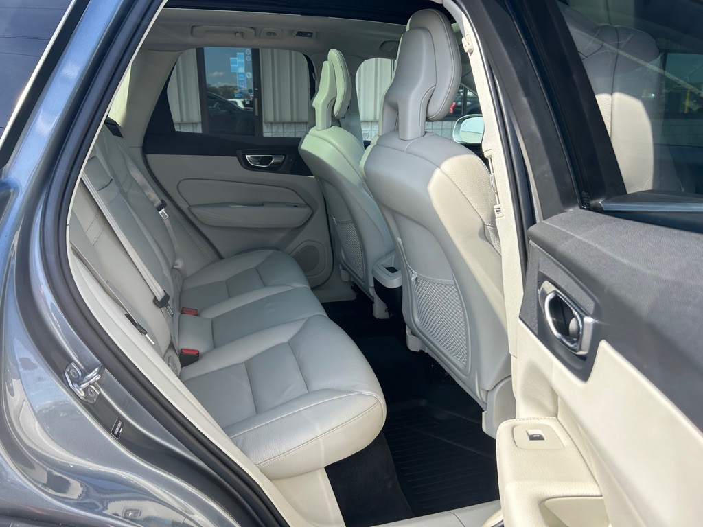 2018 Volvo XC60 Image 9