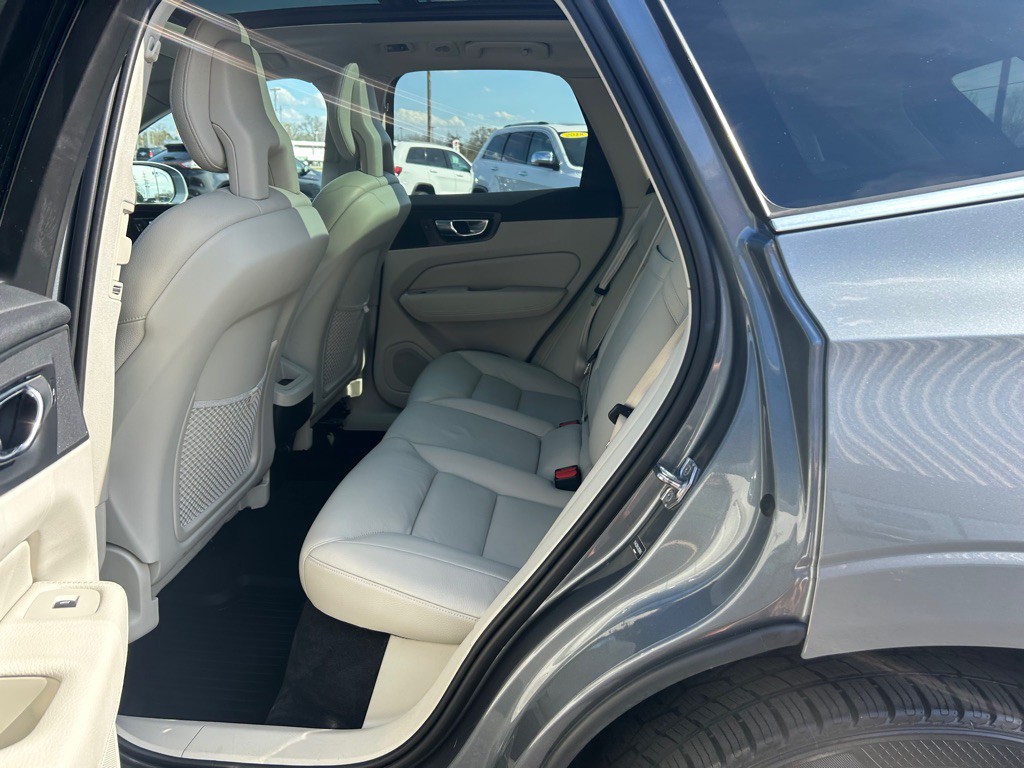 2018 Volvo XC60 Image 13