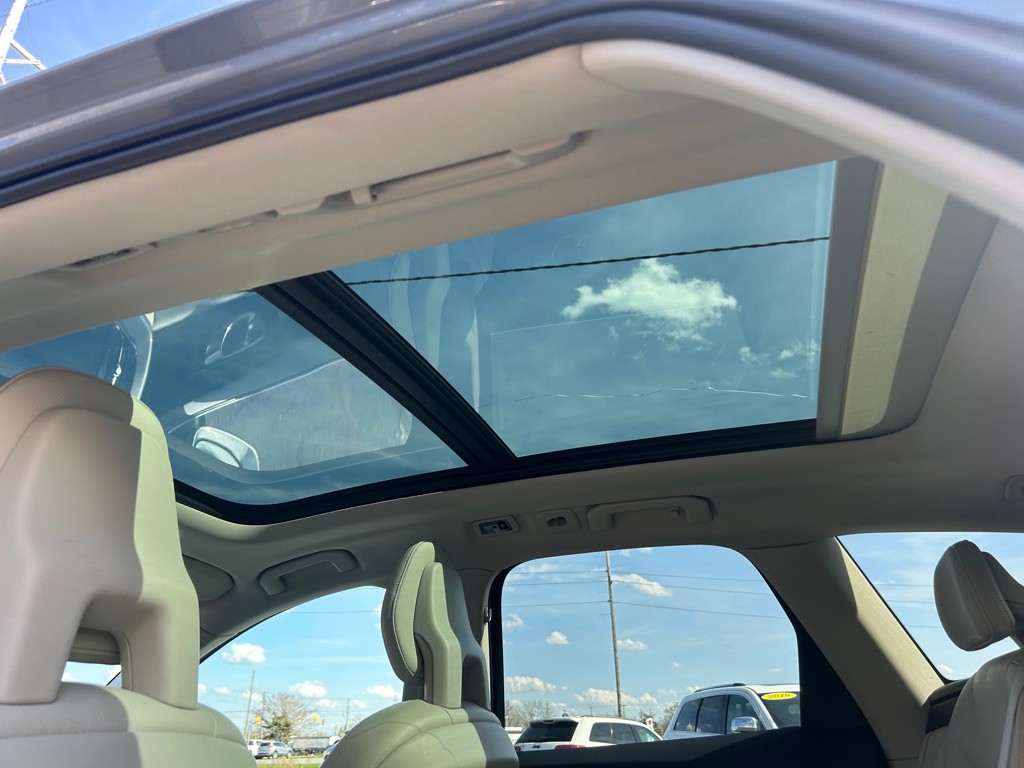 2018 Volvo XC60 Image 14