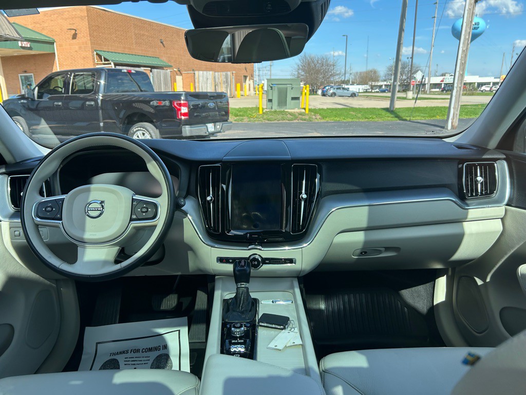 2018 Volvo XC60 Image 15
