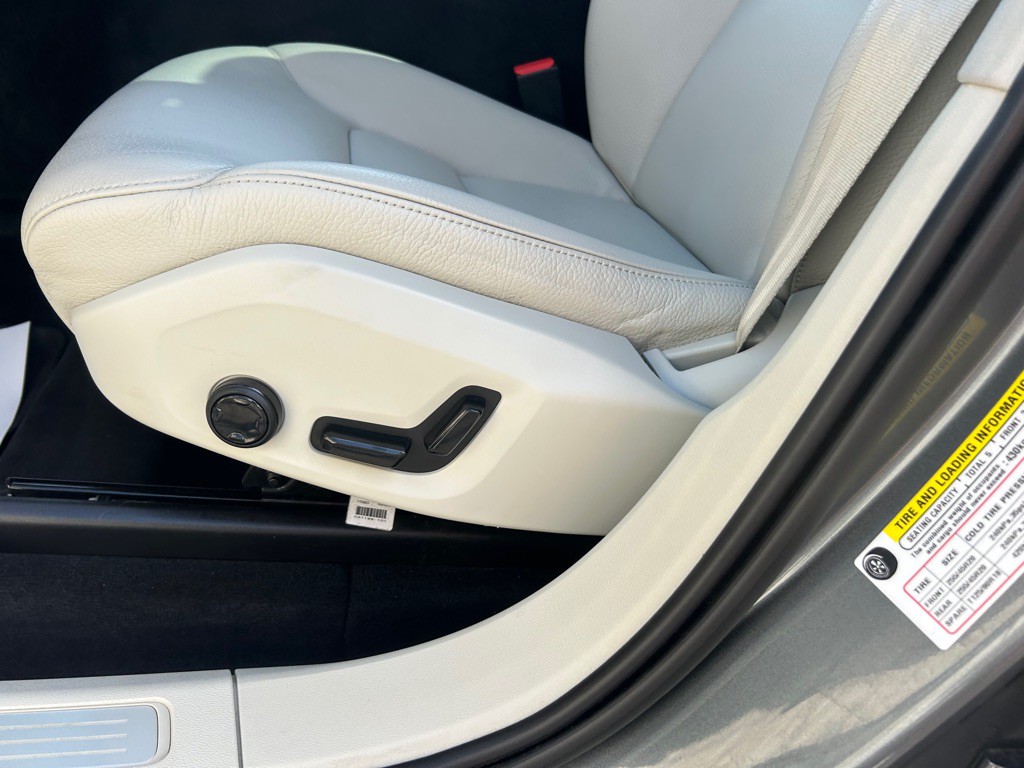 2018 Volvo XC60 Image 17