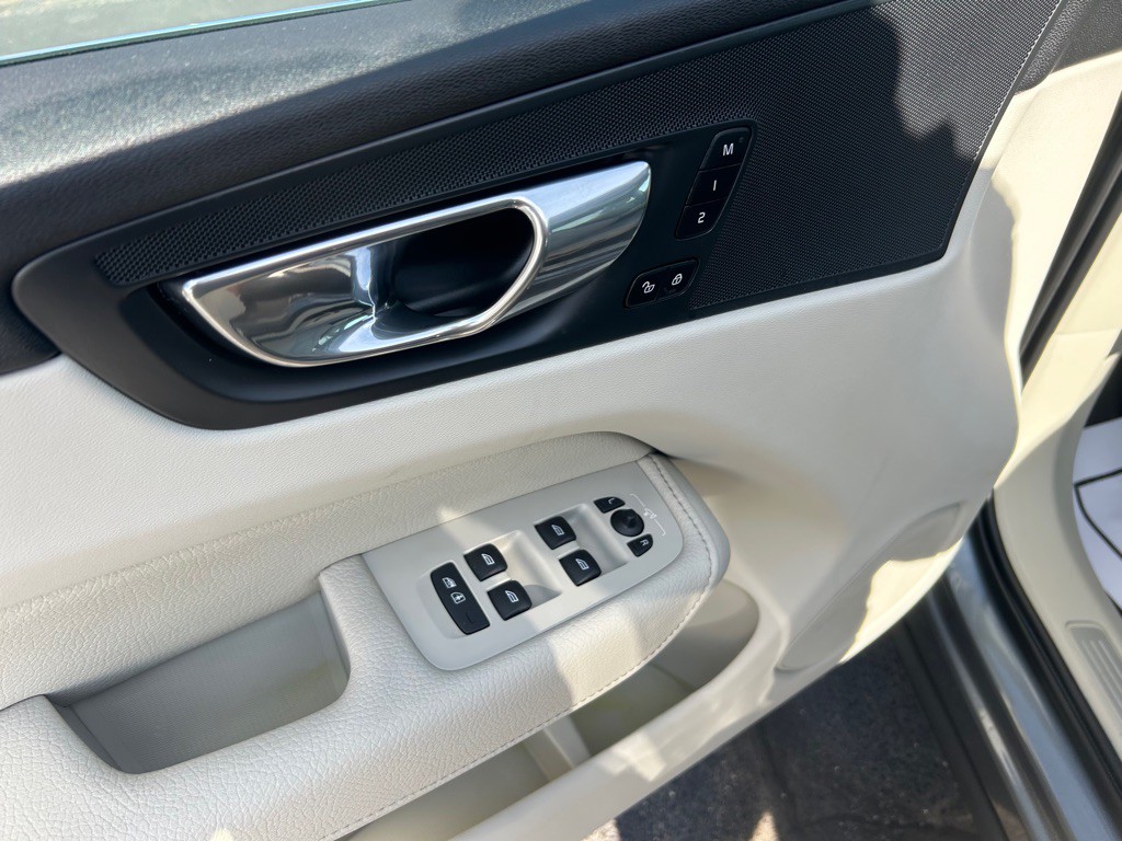 2018 Volvo XC60 Image 18