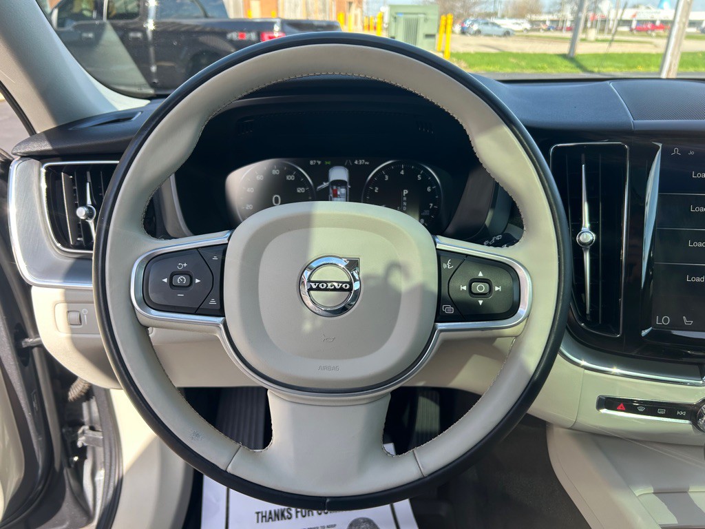 2018 Volvo XC60 Image 19