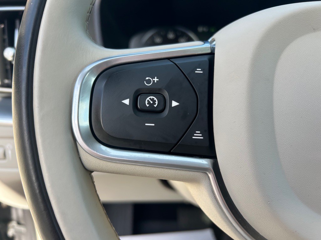 2018 Volvo XC60 Image 21