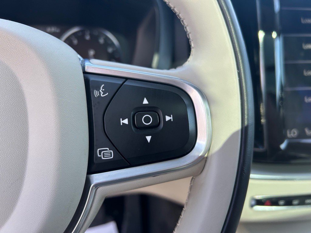 2018 Volvo XC60 Image 22