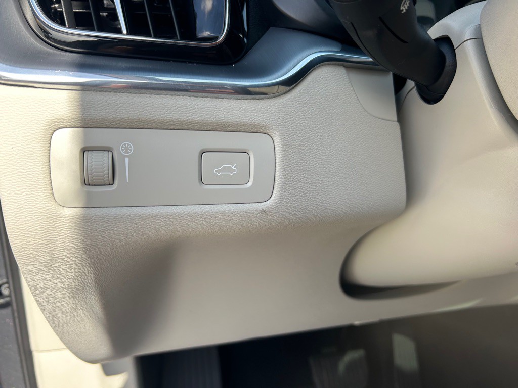 2018 Volvo XC60 Image 23