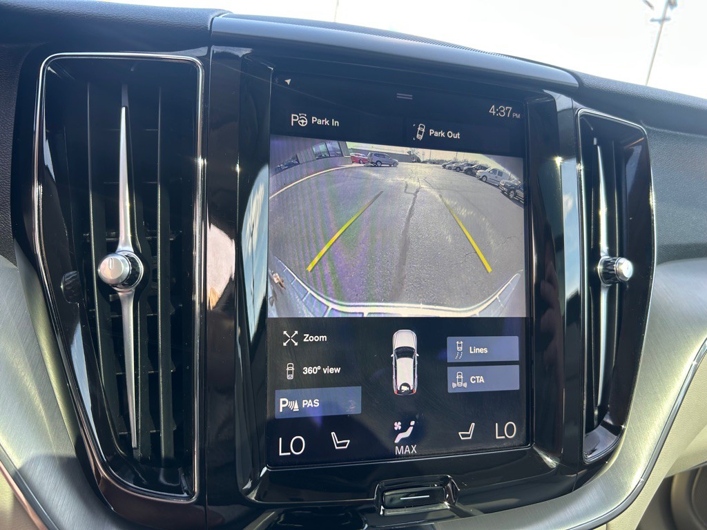 2018 Volvo XC60 Image 25