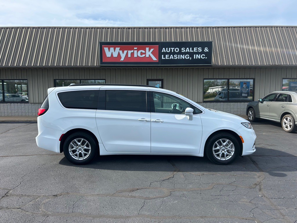 2022 Chrysler Pacifica Image 1