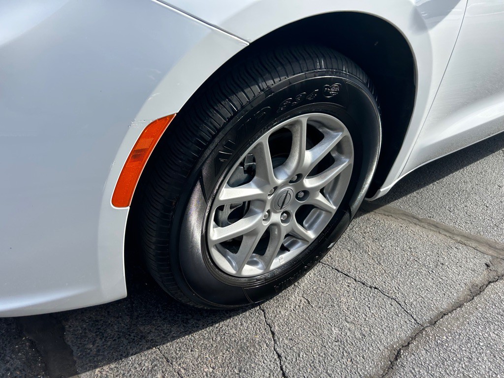 2022 Chrysler Pacifica Image 4