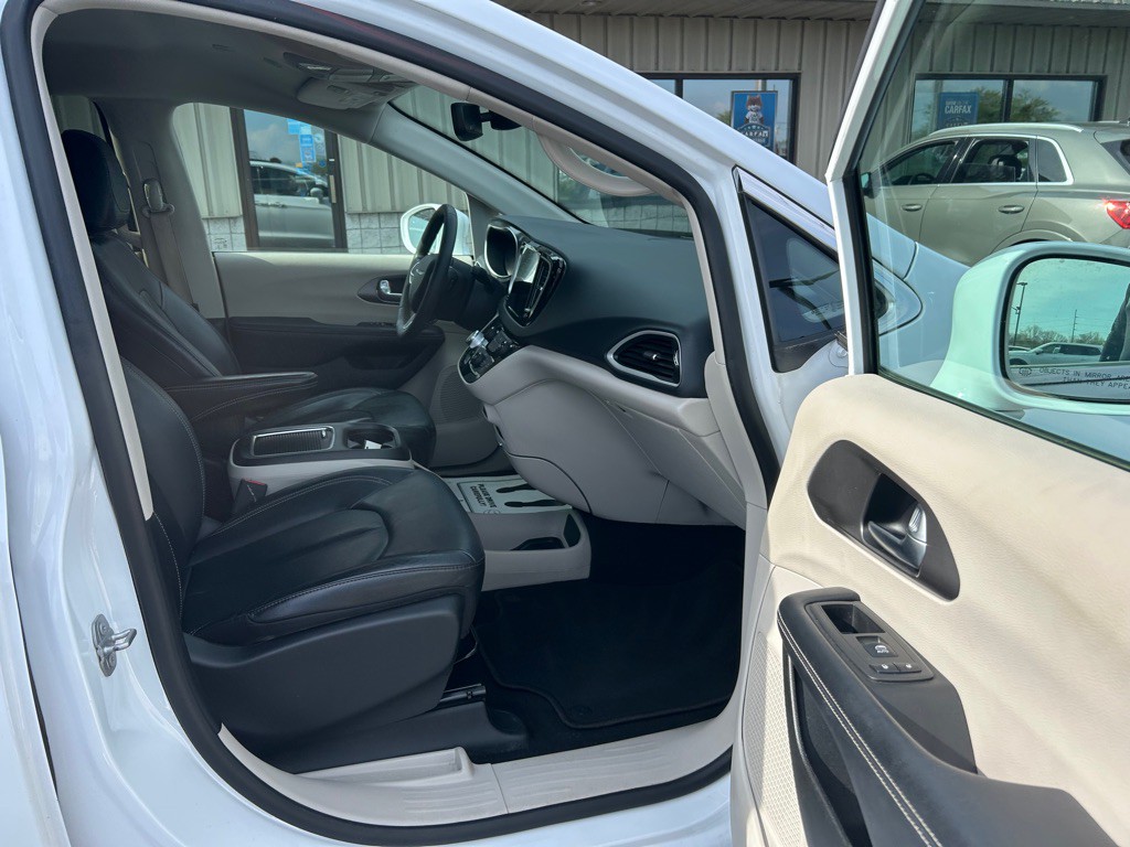 2022 Chrysler Pacifica Image 7