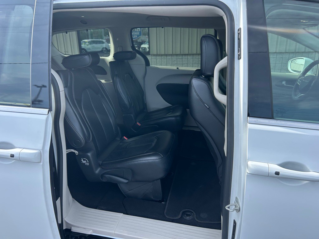 2022 Chrysler Pacifica Image 8