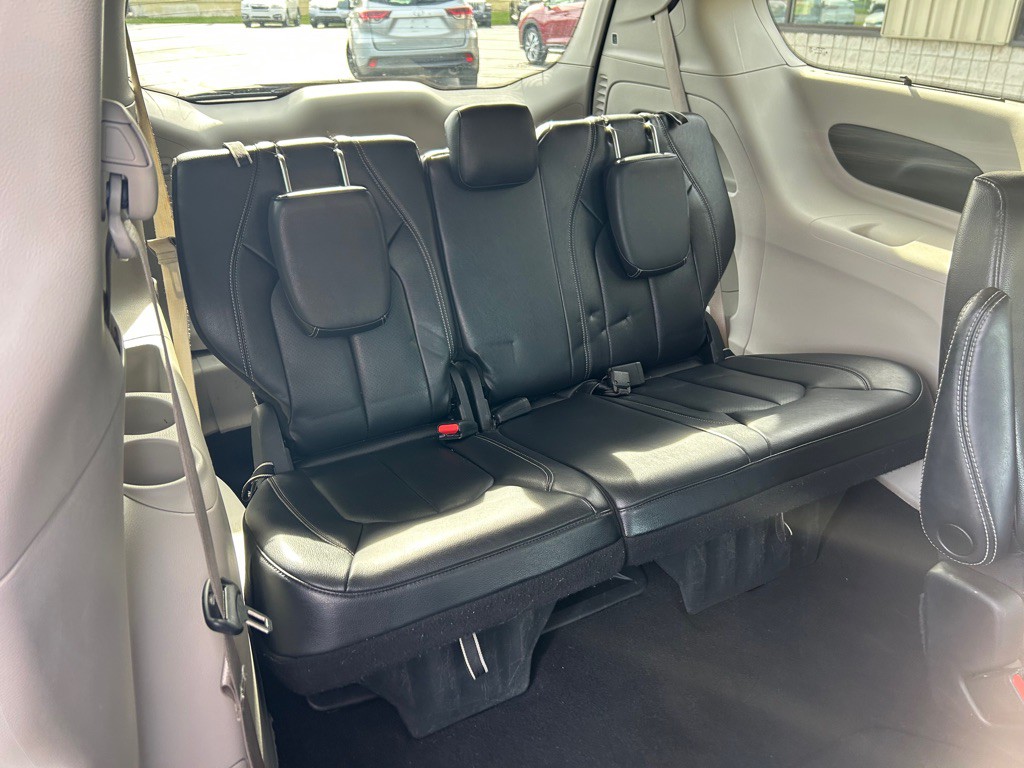 2022 Chrysler Pacifica Image 9
