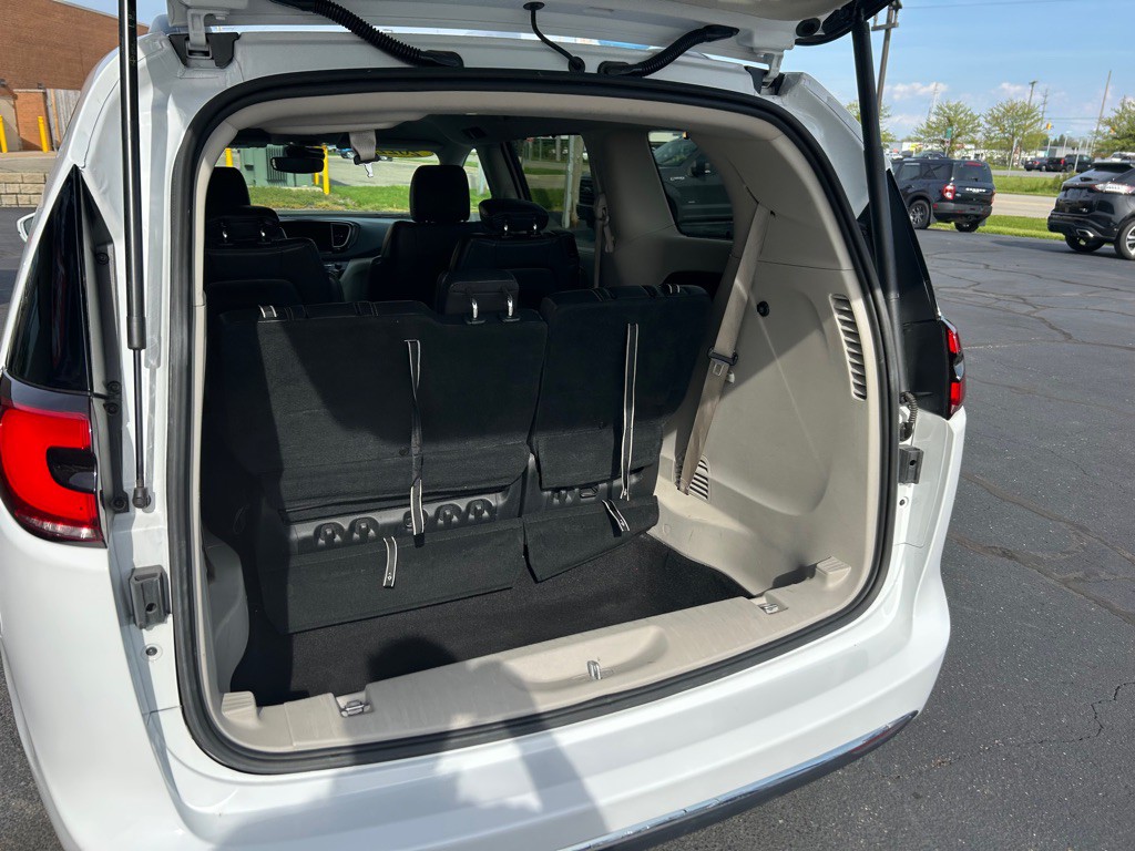 2022 Chrysler Pacifica Image 11