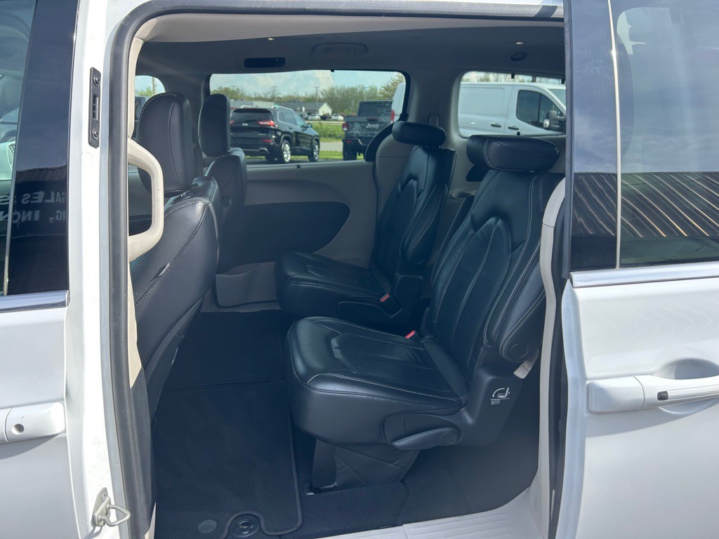 2022 Chrysler Pacifica Image 13
