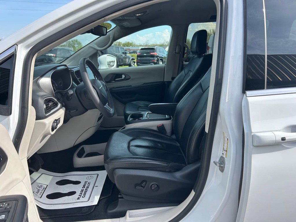 2022 Chrysler Pacifica Image 16