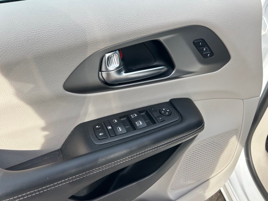 2022 Chrysler Pacifica Image 18