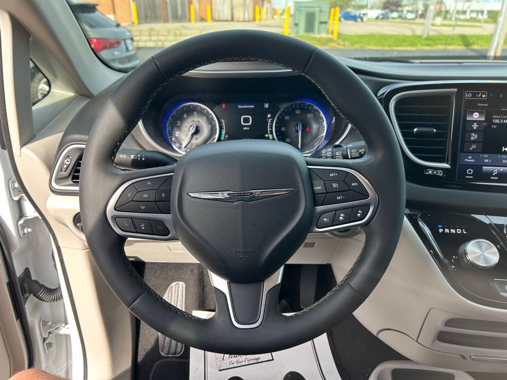 2022 Chrysler Pacifica Image 19