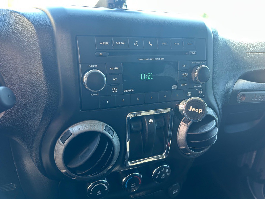 2013 Jeep Wrangler Image 17