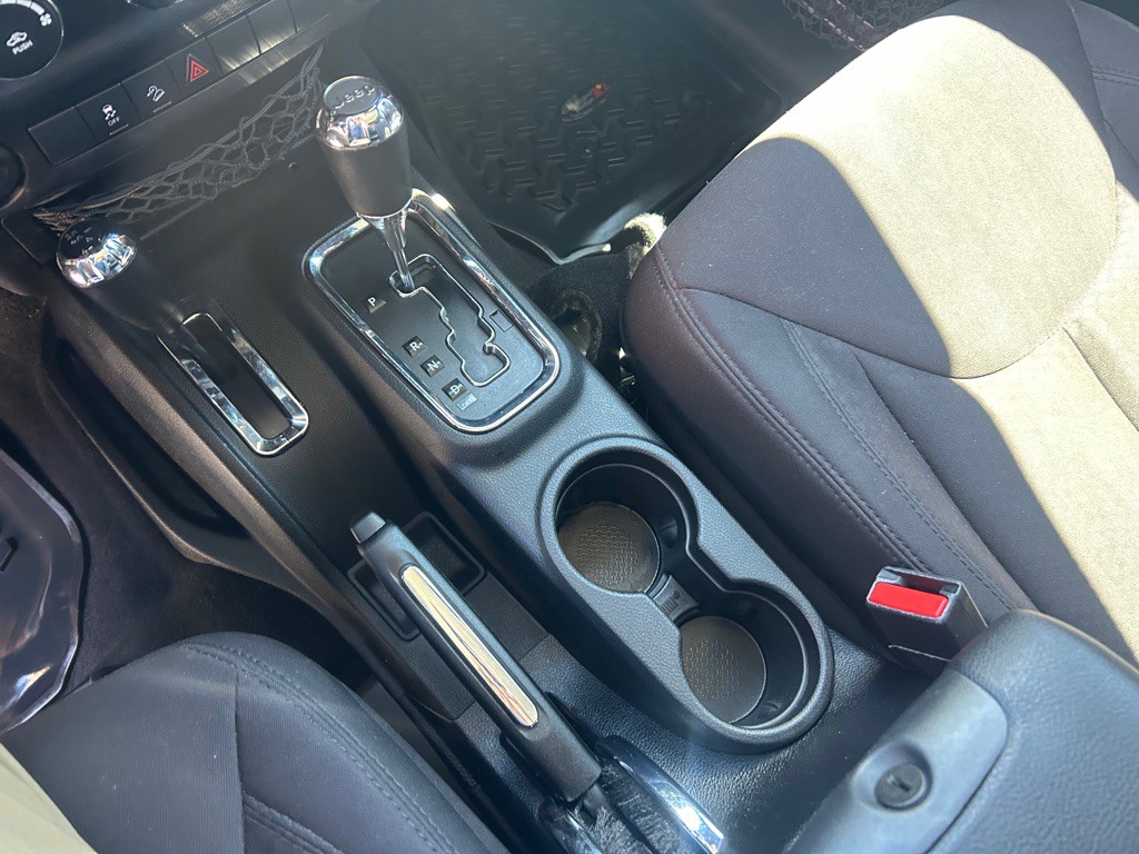 2013 Jeep Wrangler Image 19