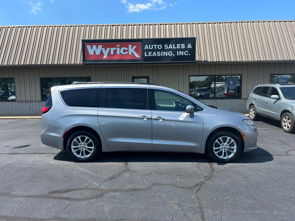 2021 Chrysler Pacifica Image 1