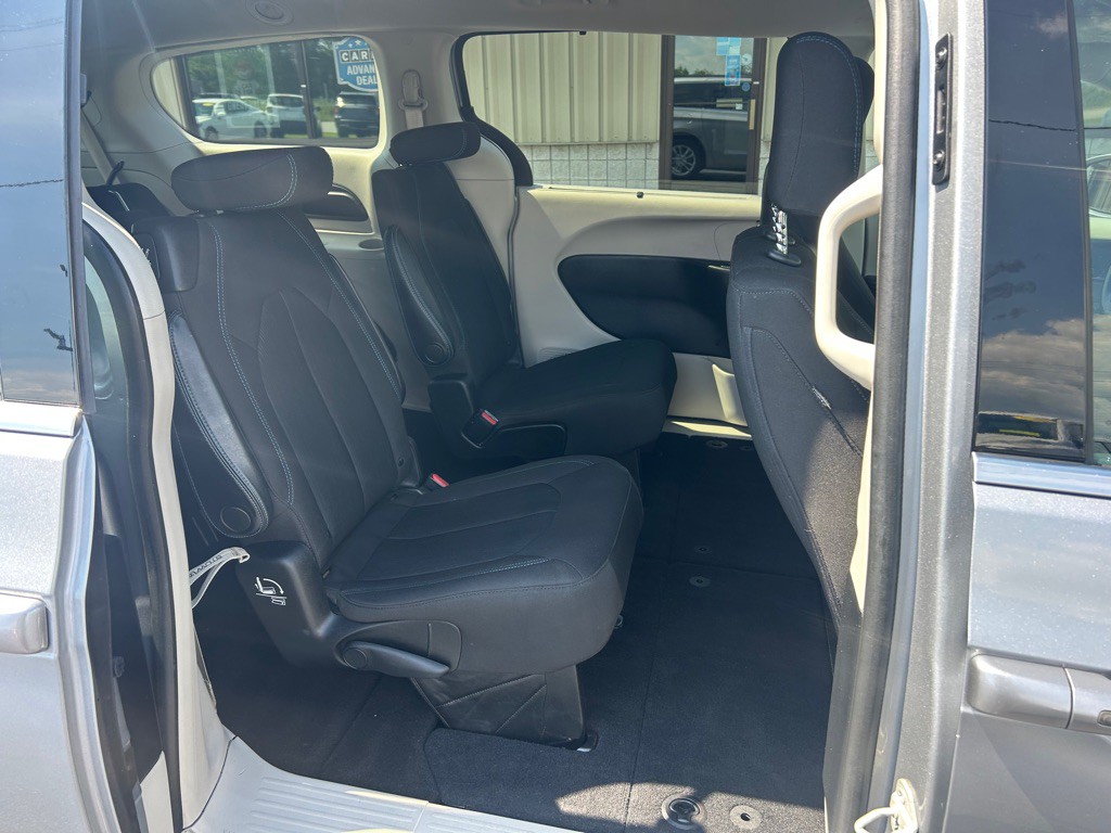 2021 Chrysler Pacifica Image 9