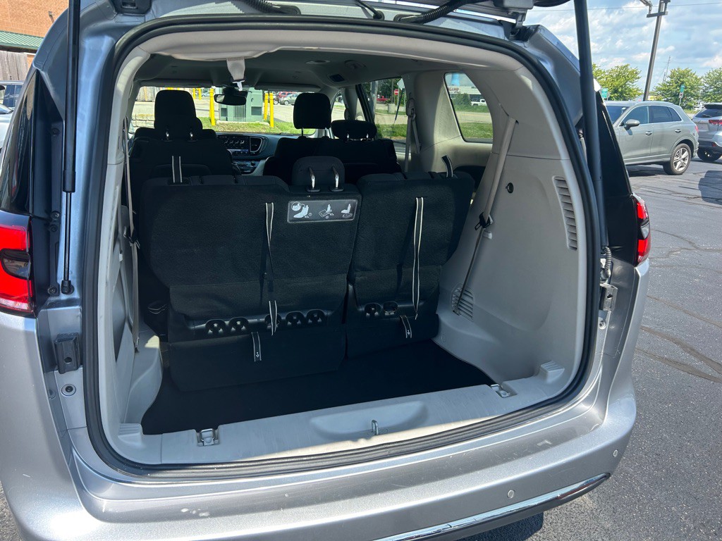 2021 Chrysler Pacifica Image 11