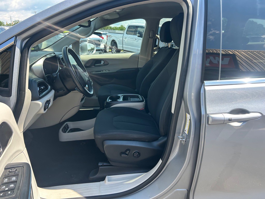 2021 Chrysler Pacifica Image 16