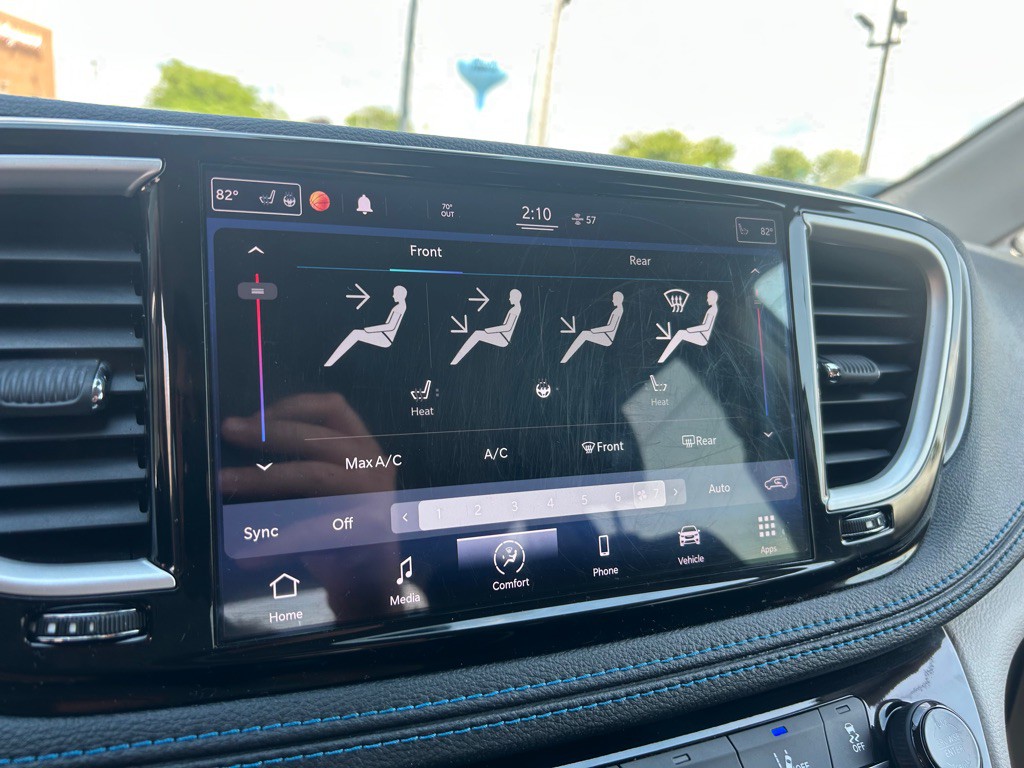 2021 Chrysler Pacifica Image 24