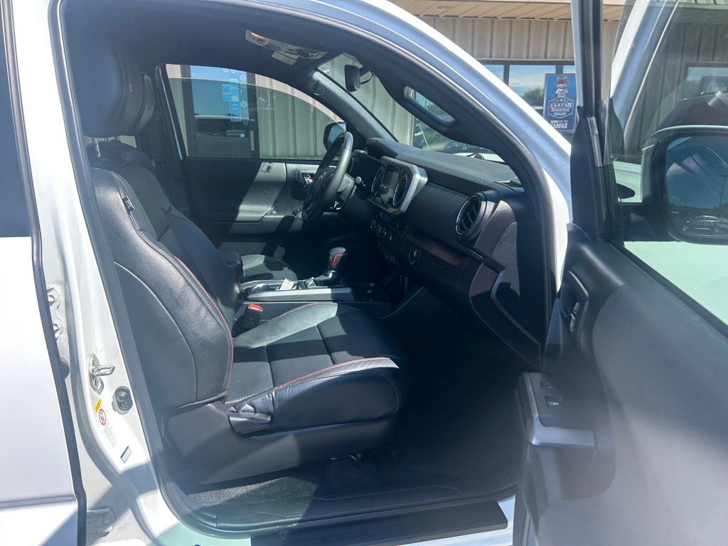 2018 Toyota Tacoma Image 8