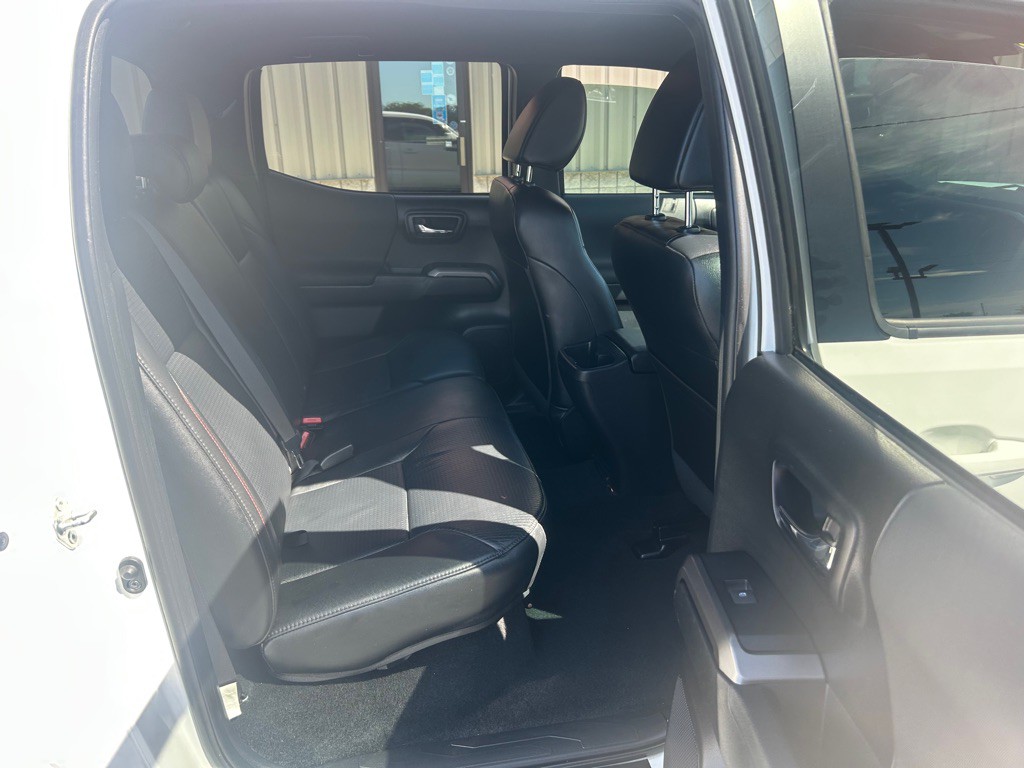 2018 Toyota Tacoma Image 9