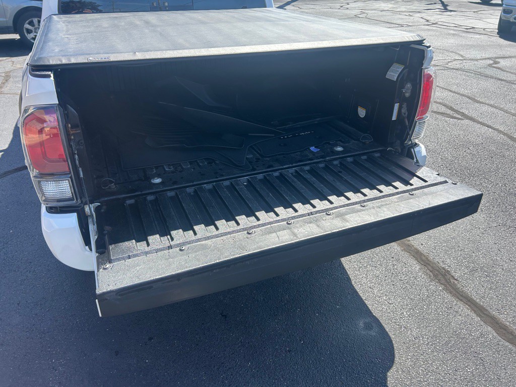 2018 Toyota Tacoma Image 10