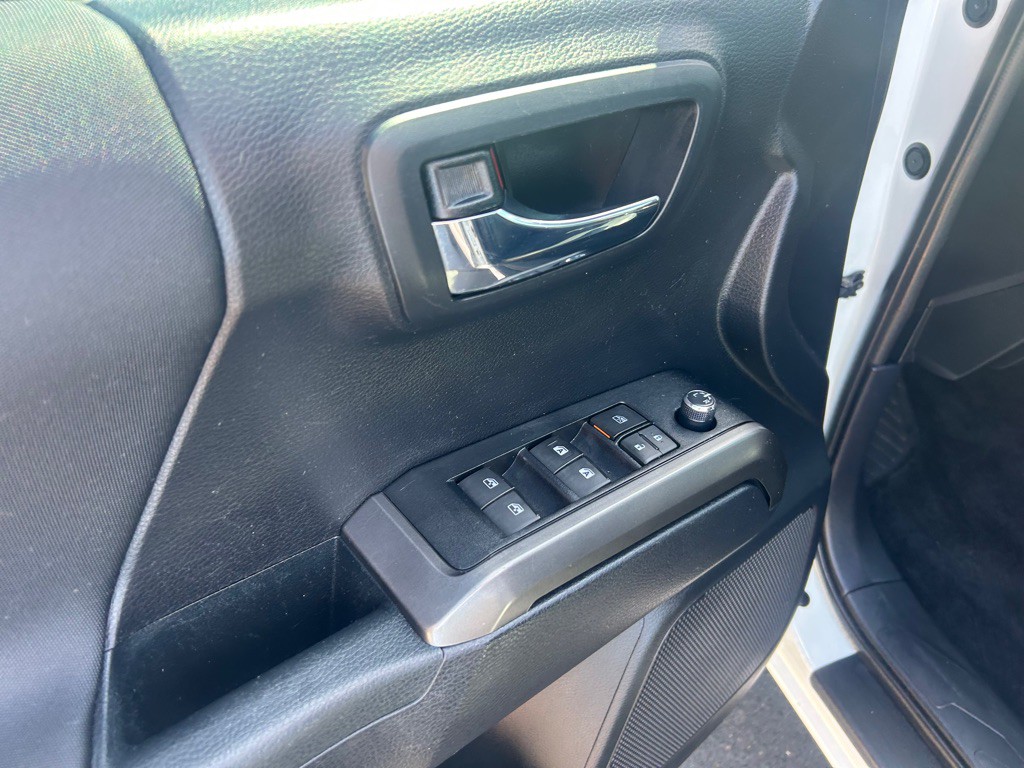 2018 Toyota Tacoma Image 14