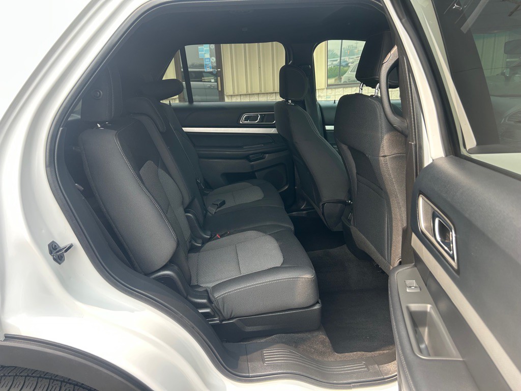 2016 Ford Explorer Image 8